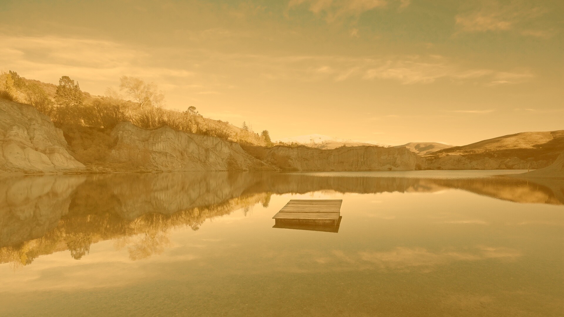 Уединенное озеро обои