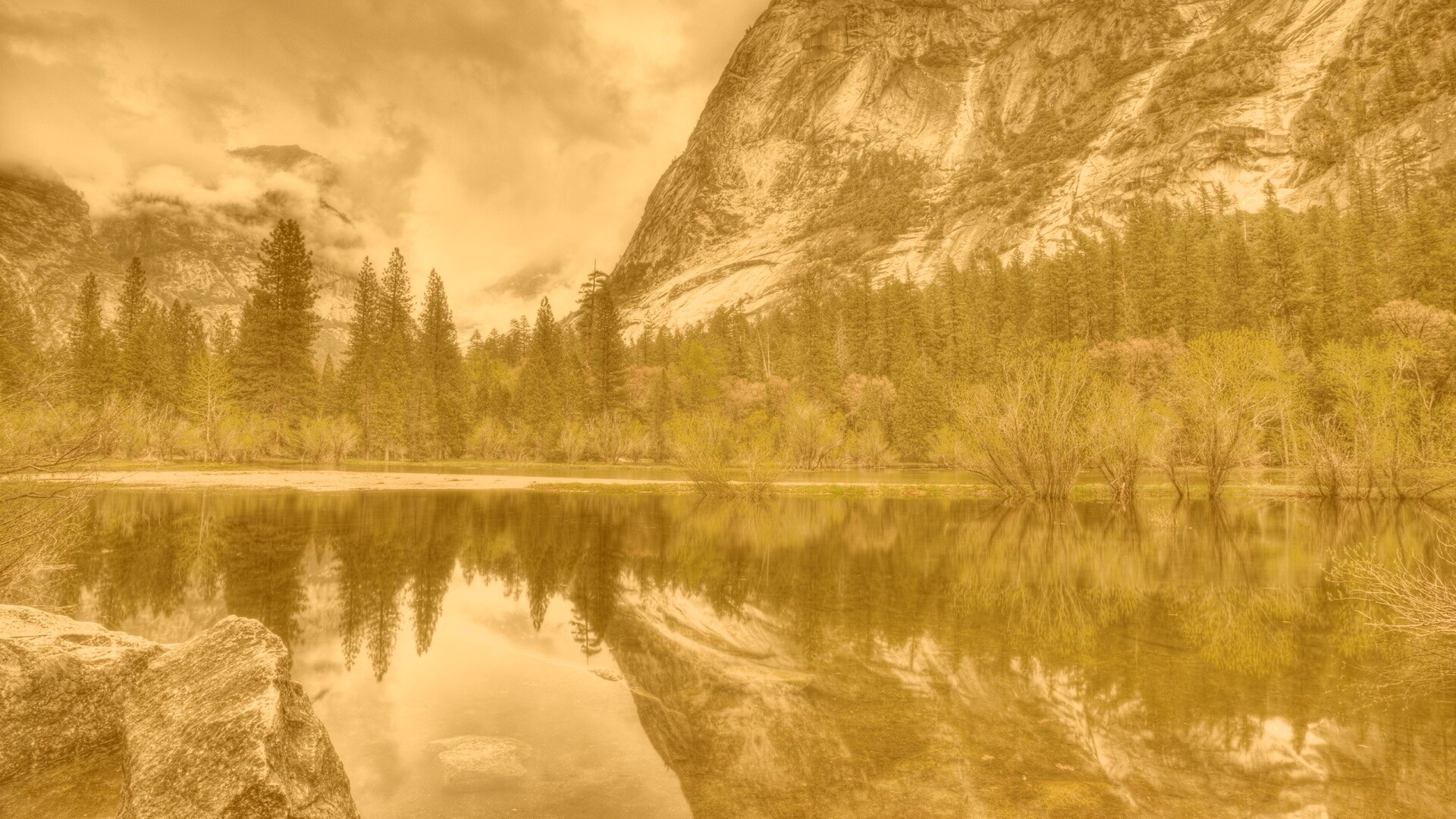 Красивый вид на маленькое горное озеро обои