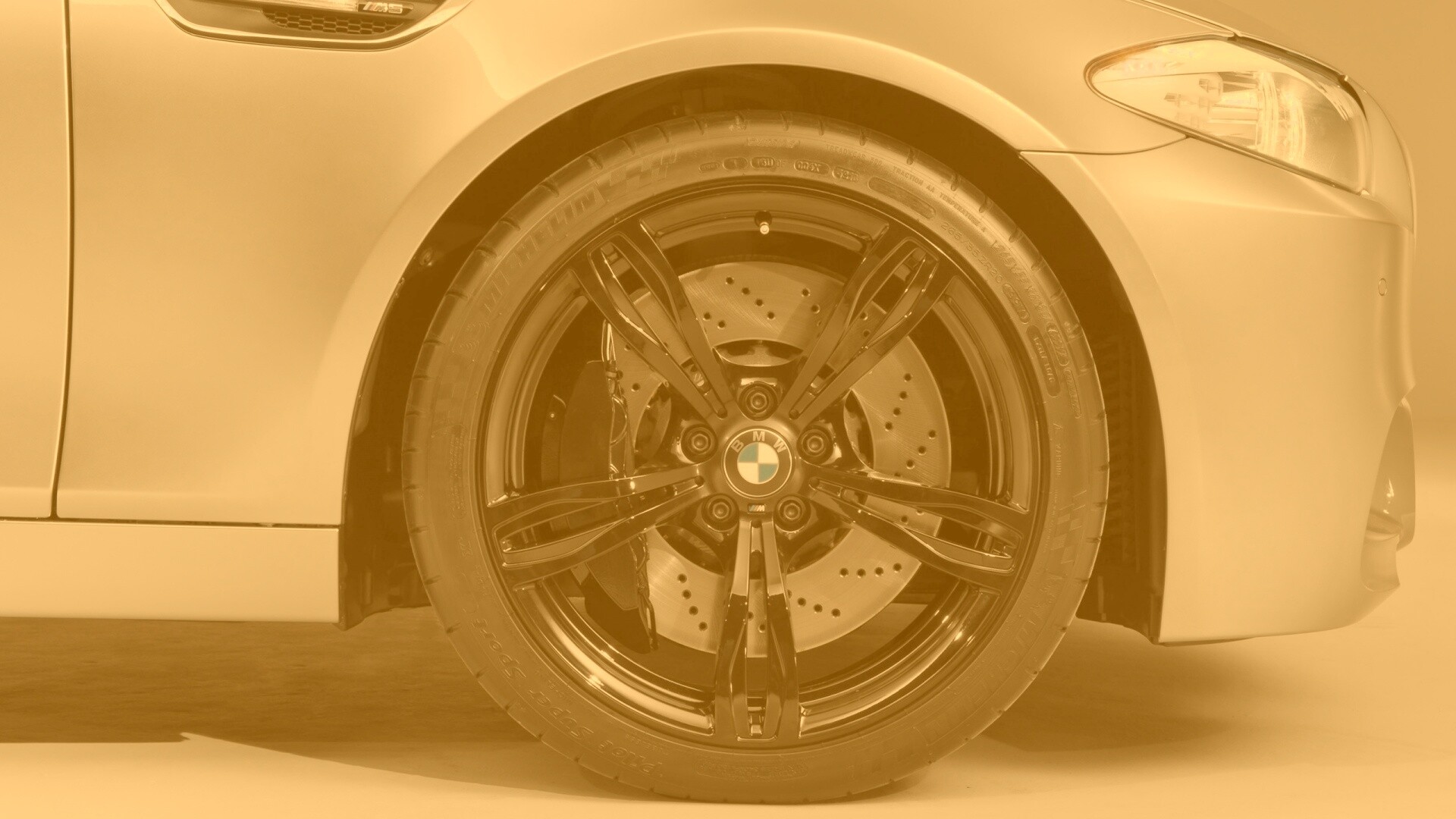 Чёрный литой диск БМВ обои