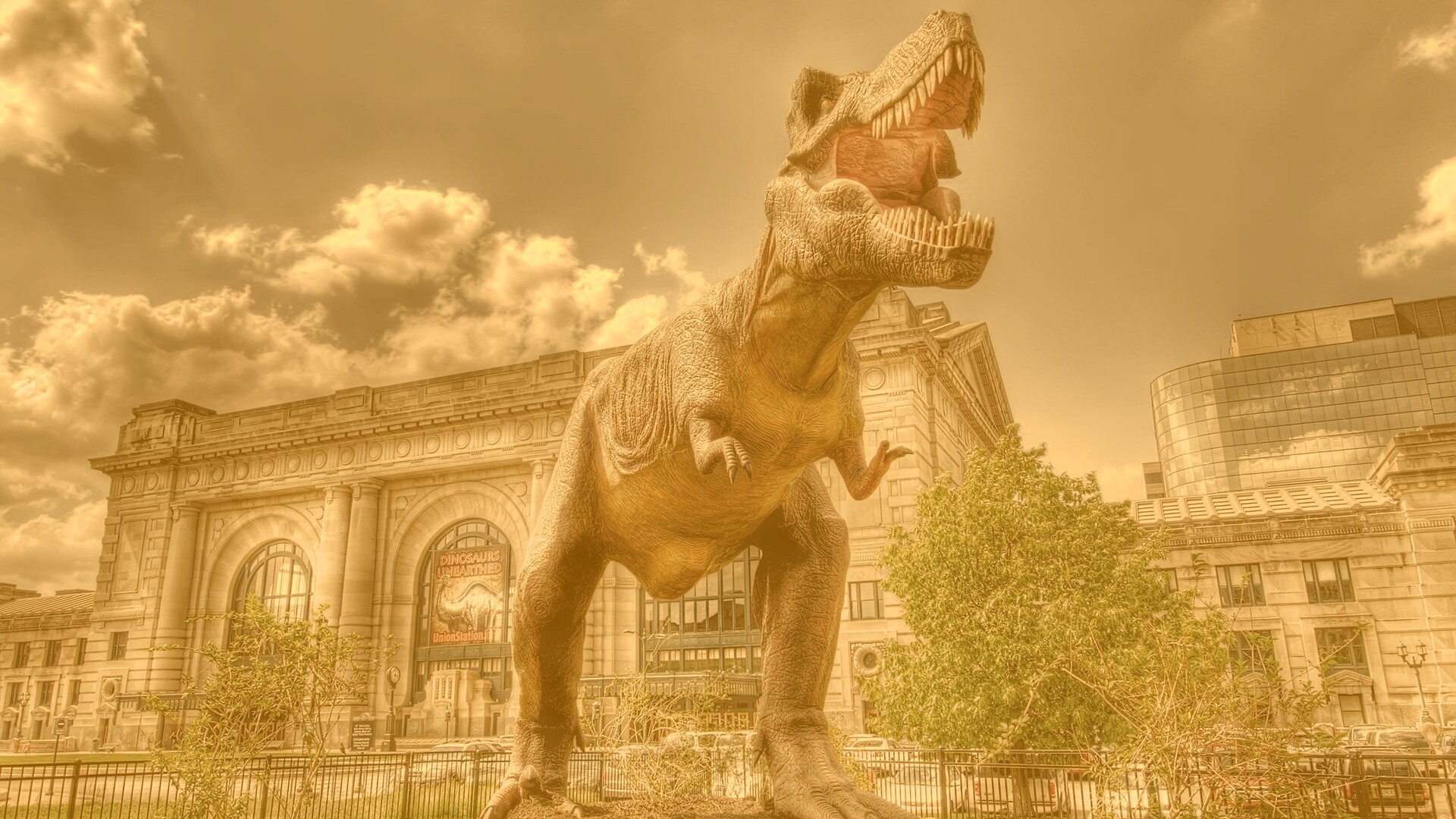 Скульптура динозавра рядом с музеем рептилий обои