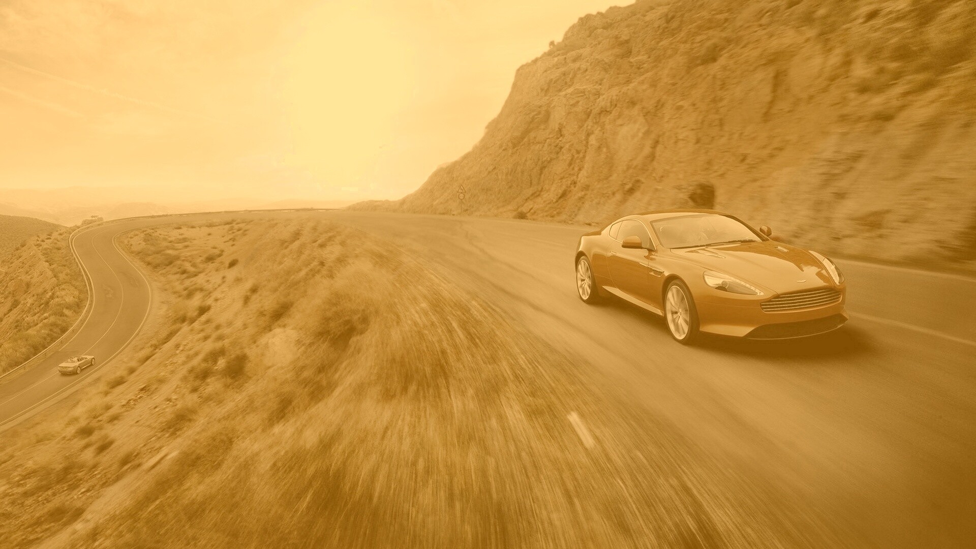 Aston Martin в горах обои