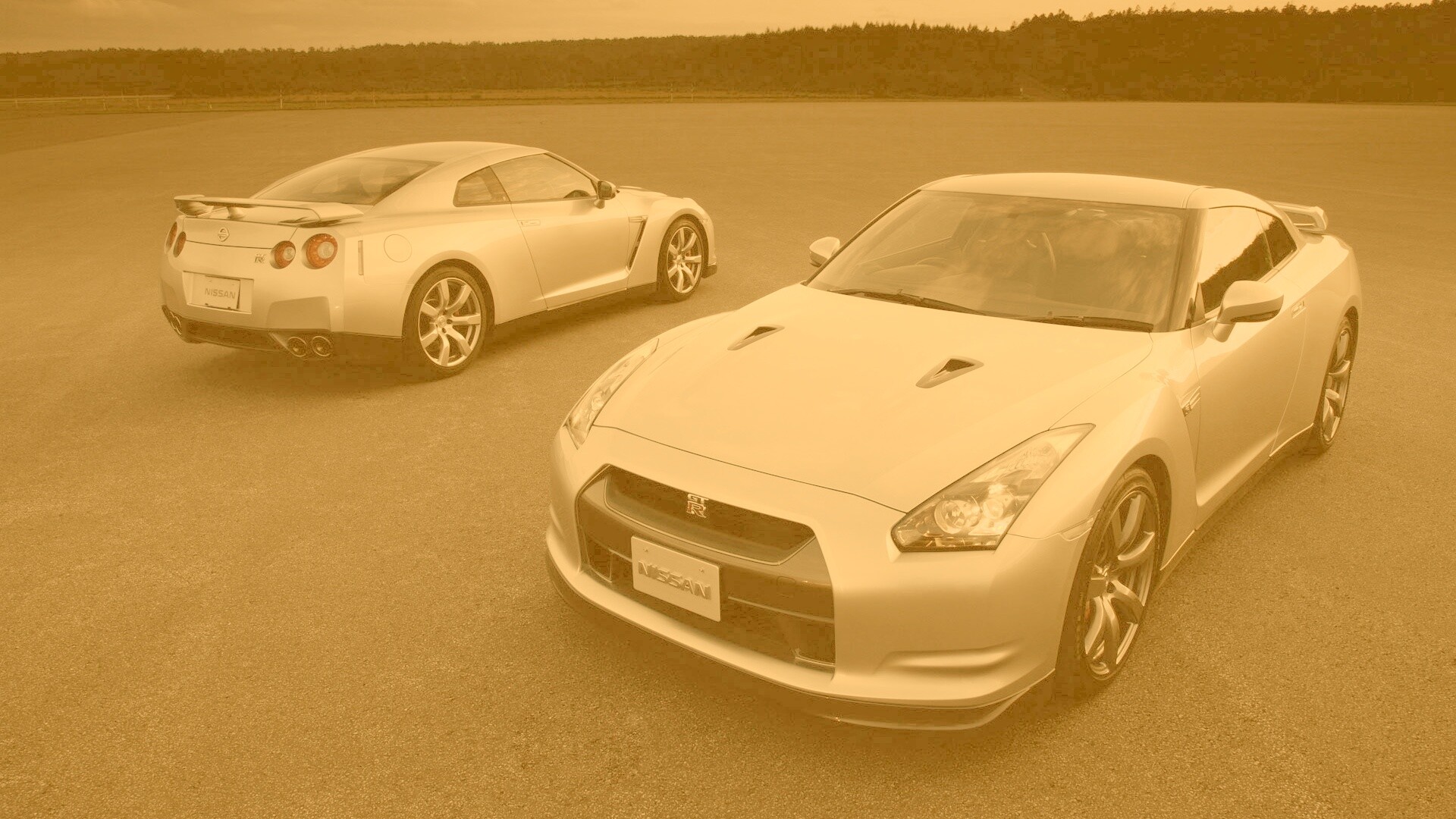 Nissan с двух ракурсов обои
