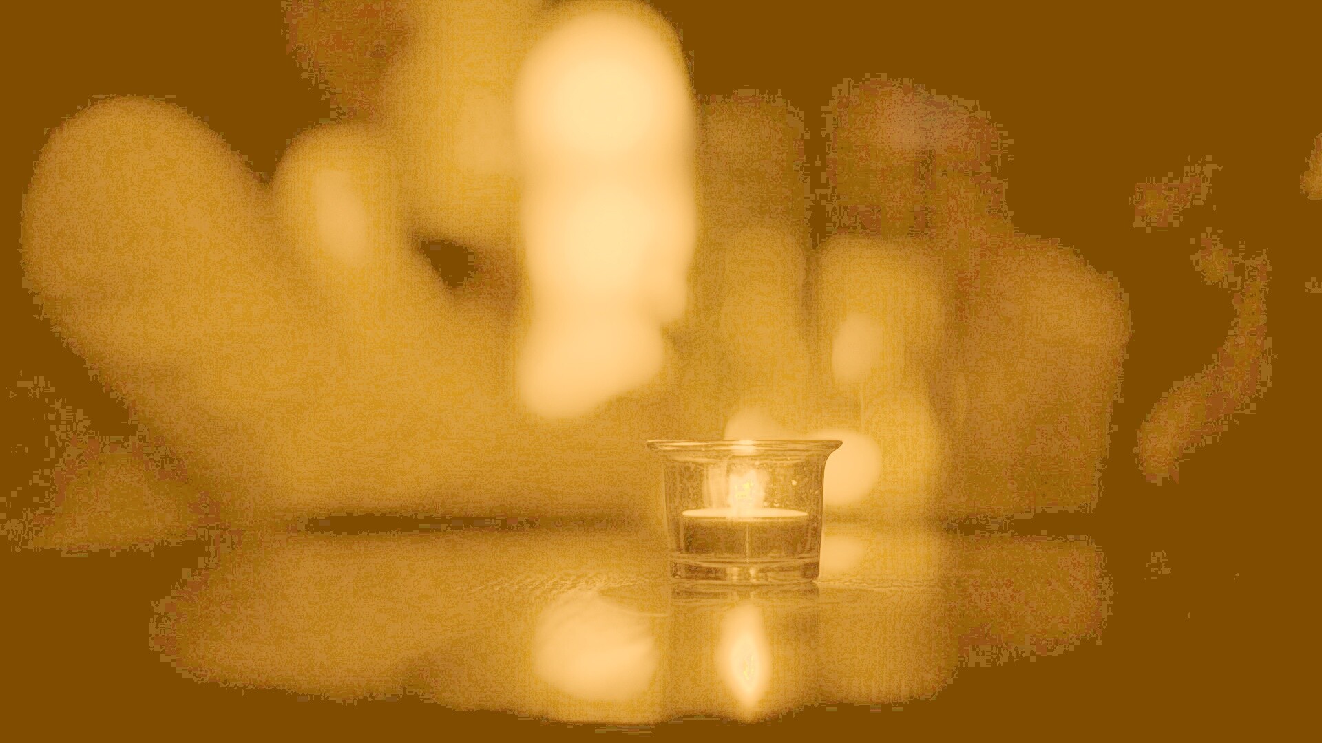 Свеча во тьме обои