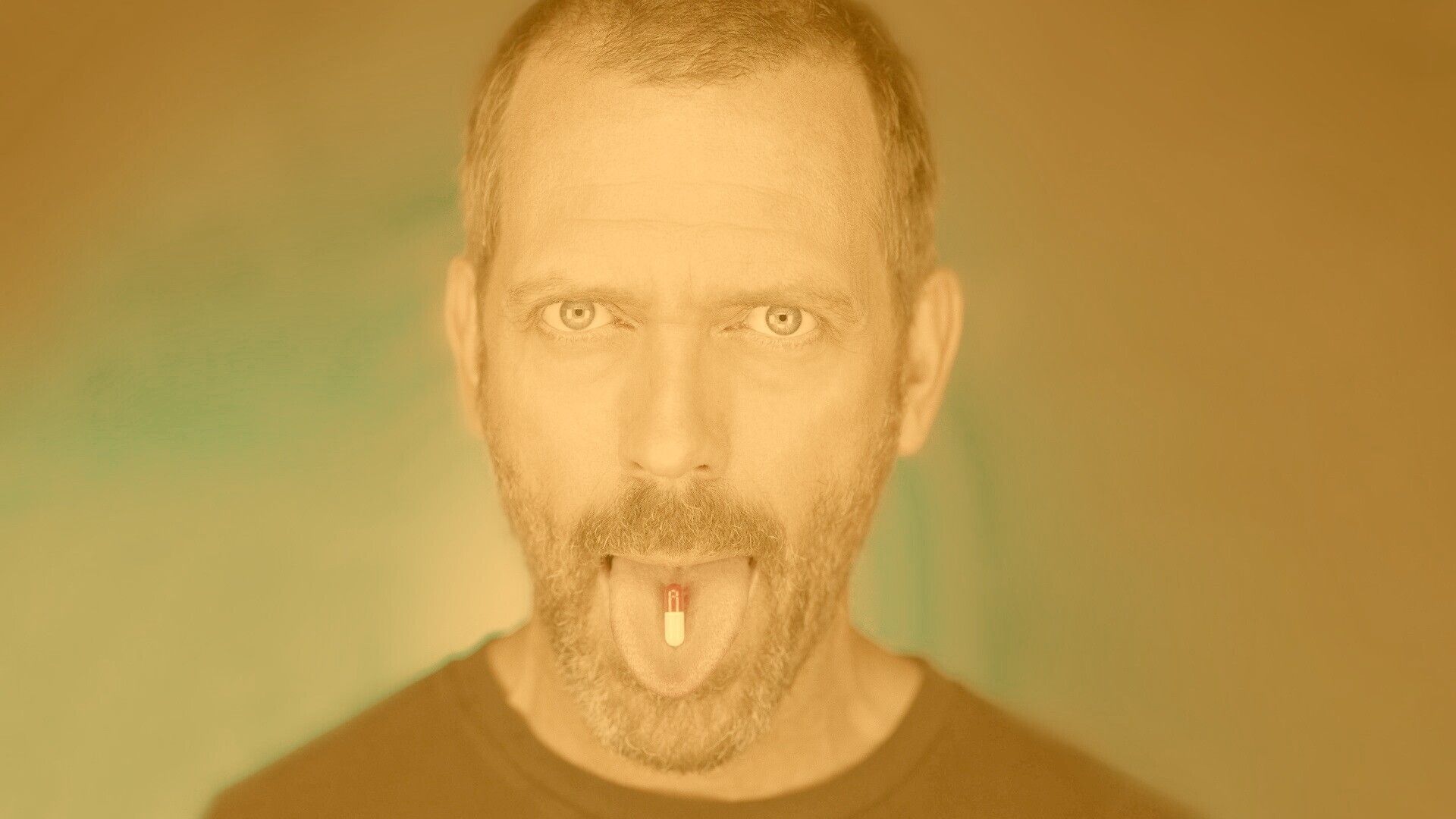 Доктор Хаус с таблеткой на языке обои