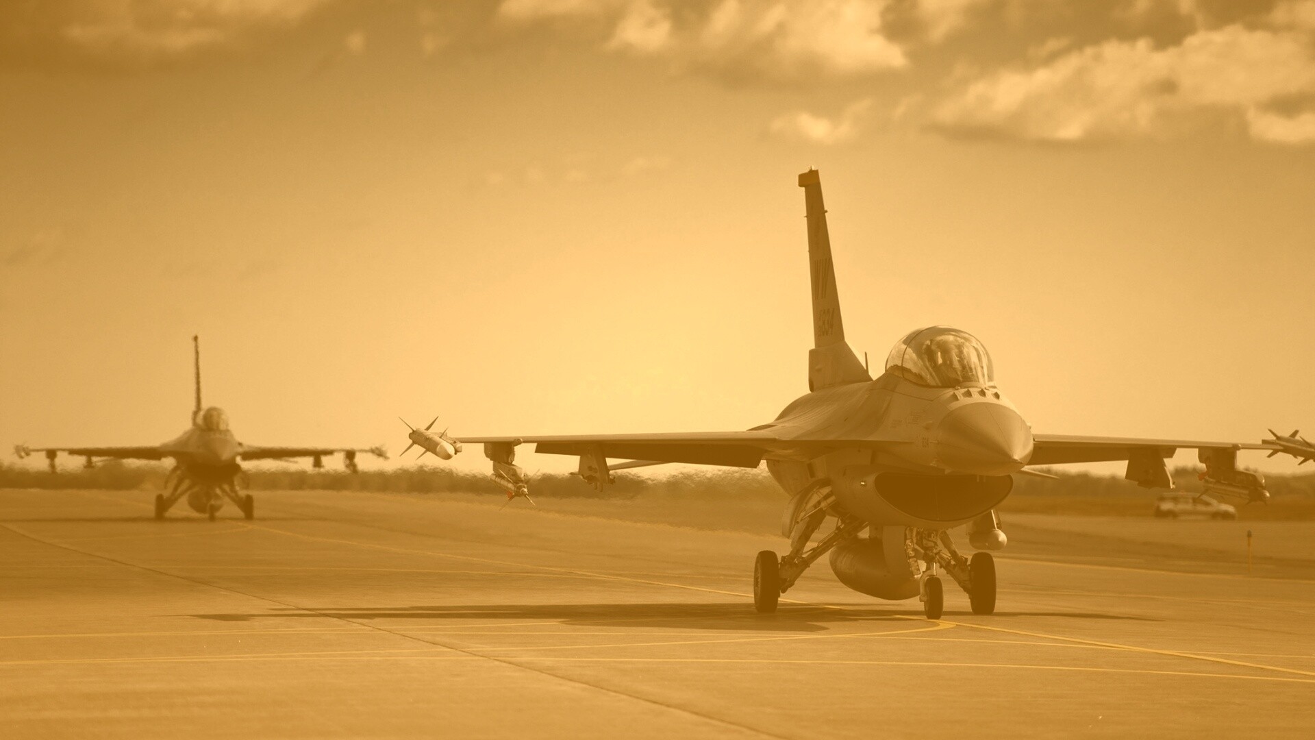 Истребители f16 Falcon на взлетной полосе обои