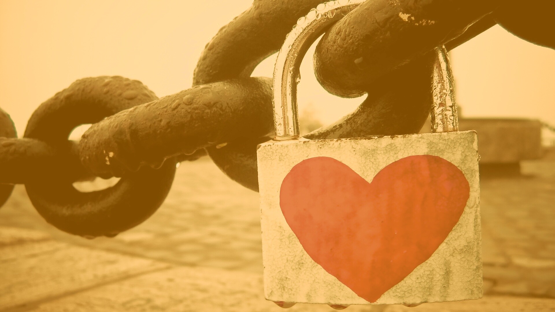 Замочек для влюбленных обои