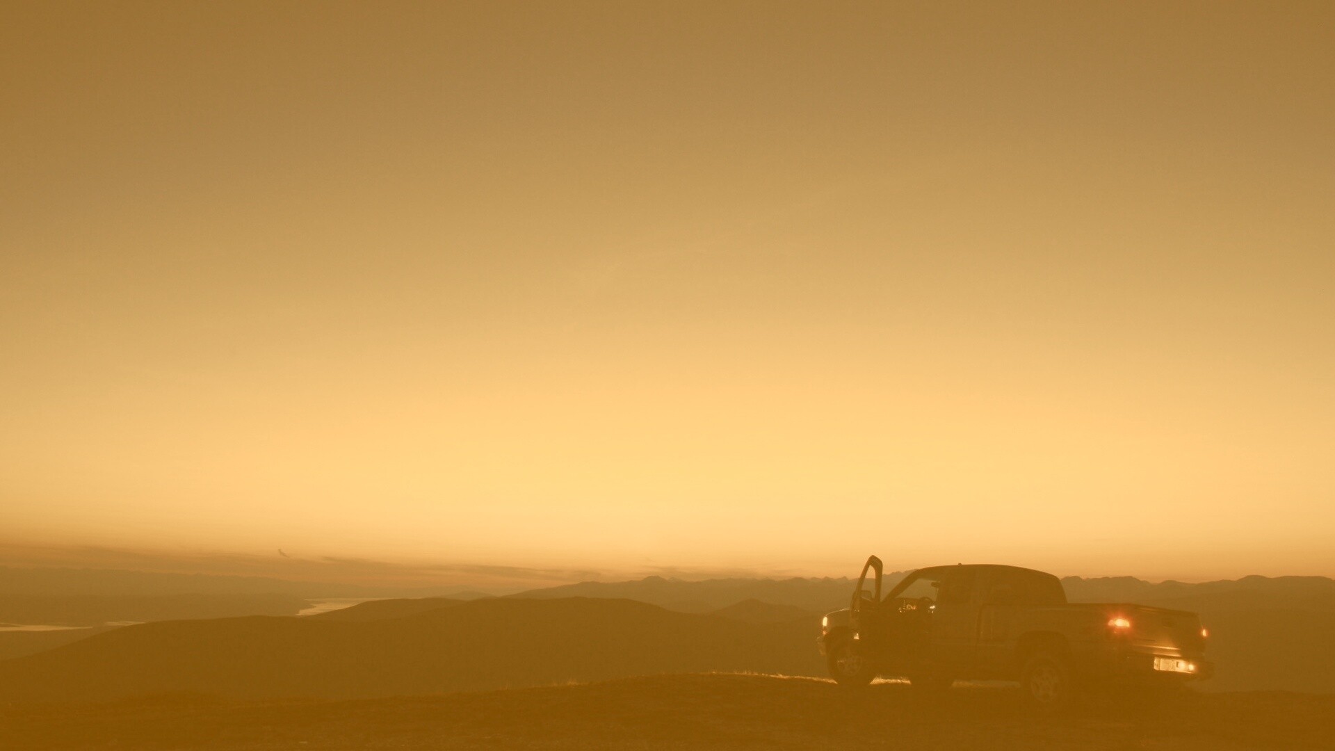 Авто на фоне заката обои