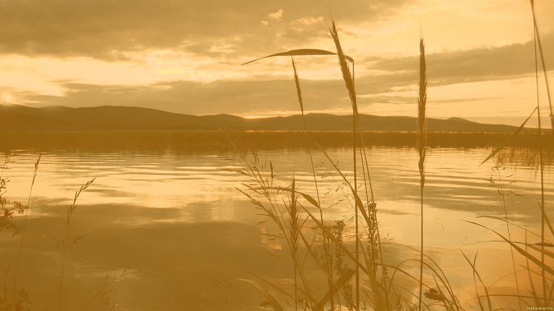 Закат на озере обои