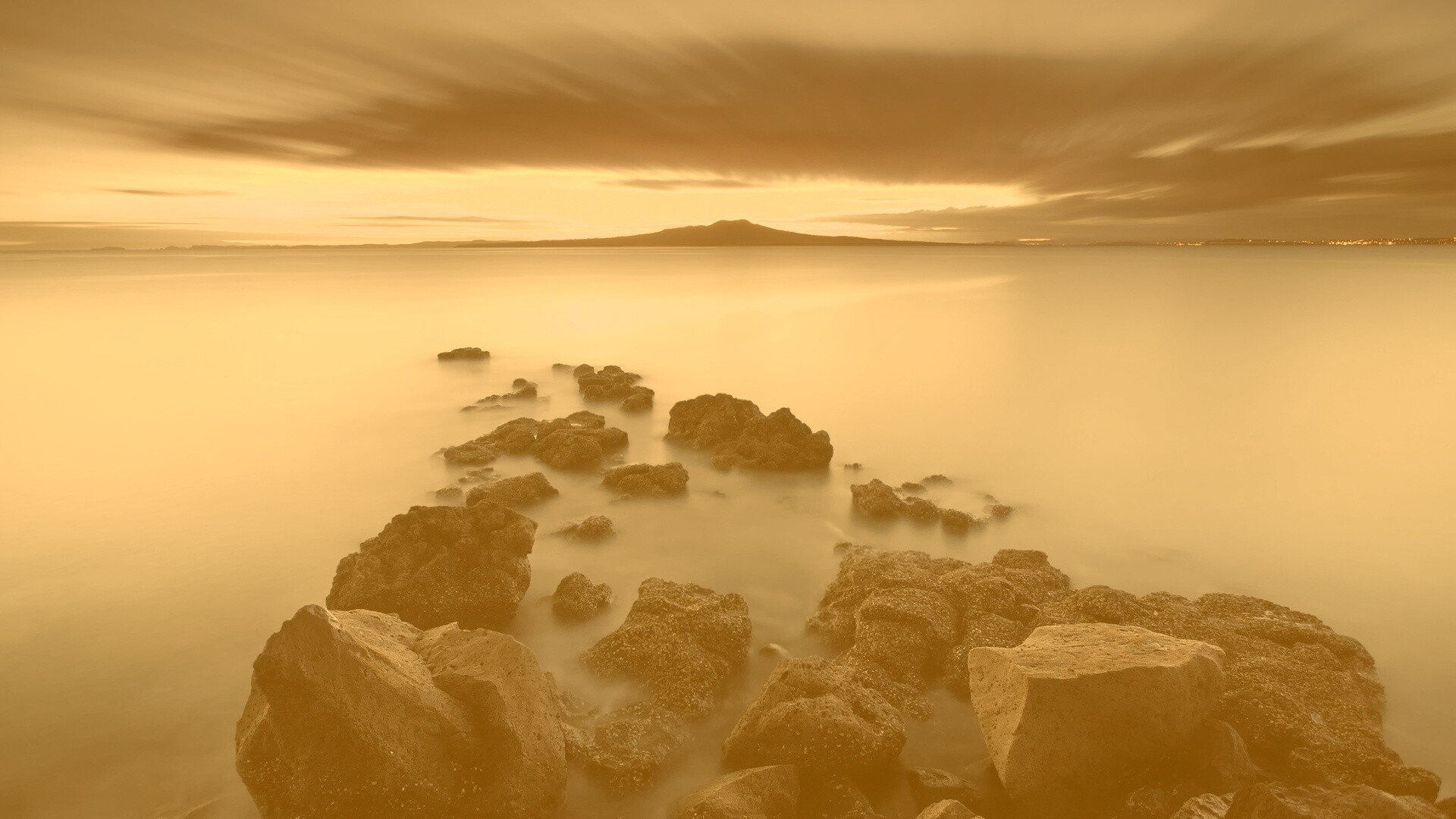 Озеро в тумане обои