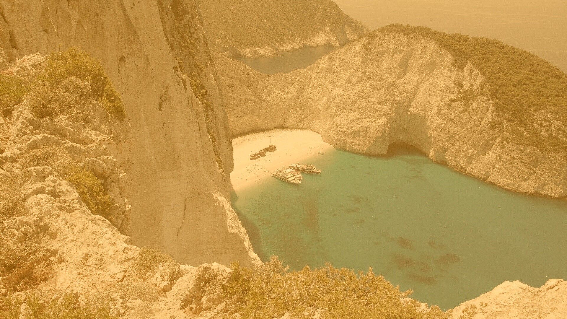 Яхты в бухте обои