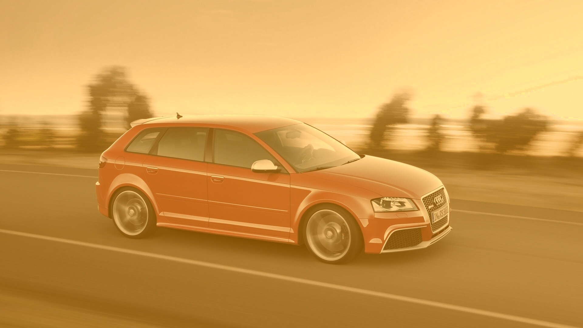 Красная Audi модели RS3 на дороге обои