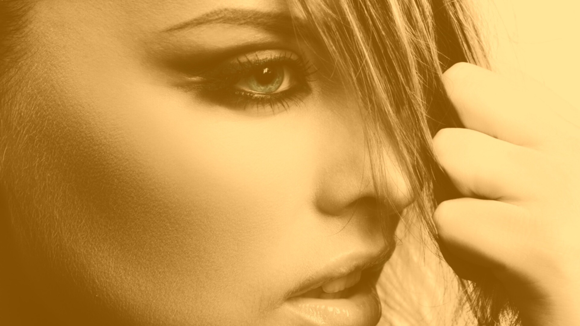 Глаза цвета моря обои