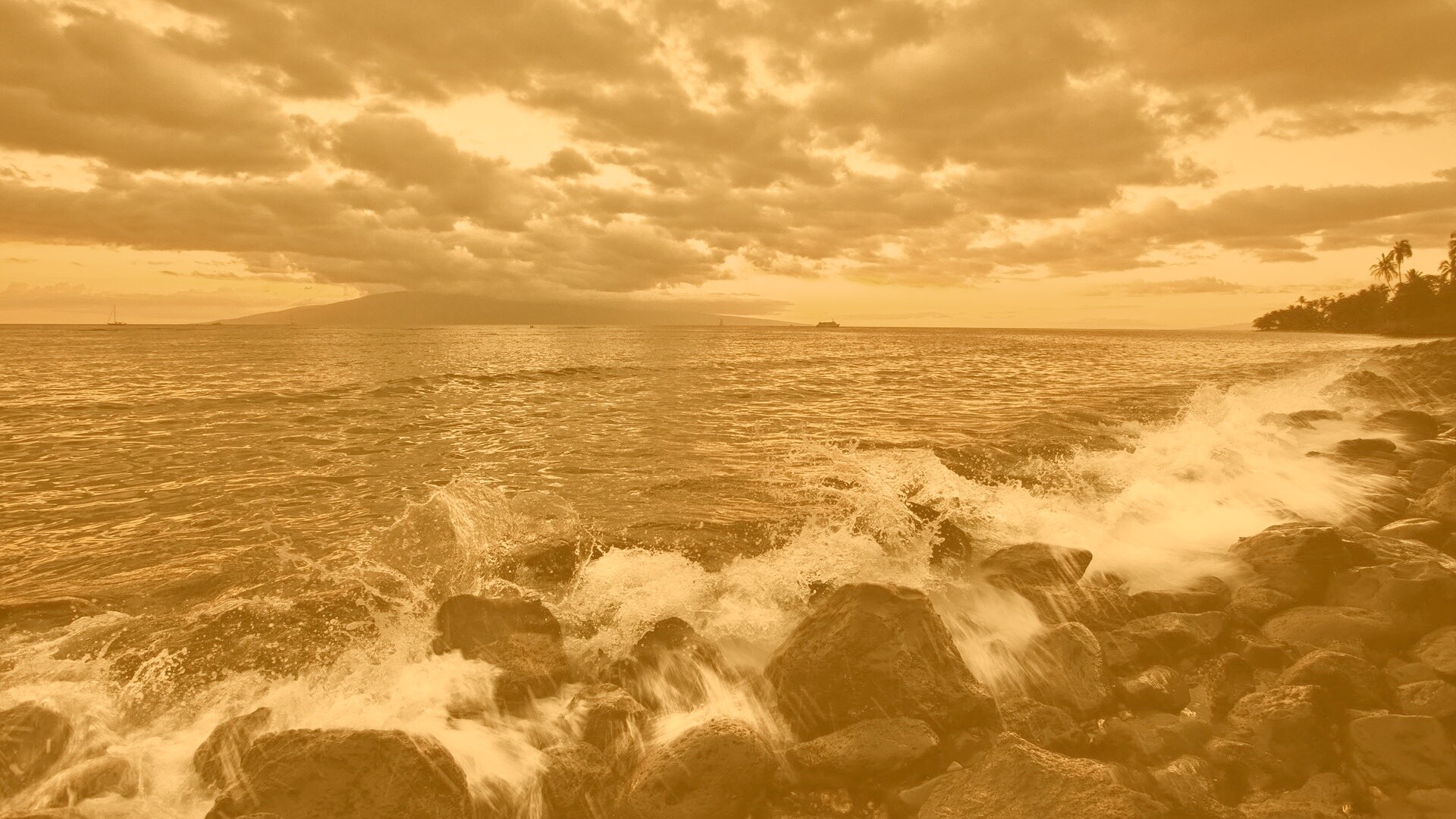 Неспокойно синее море.. обои