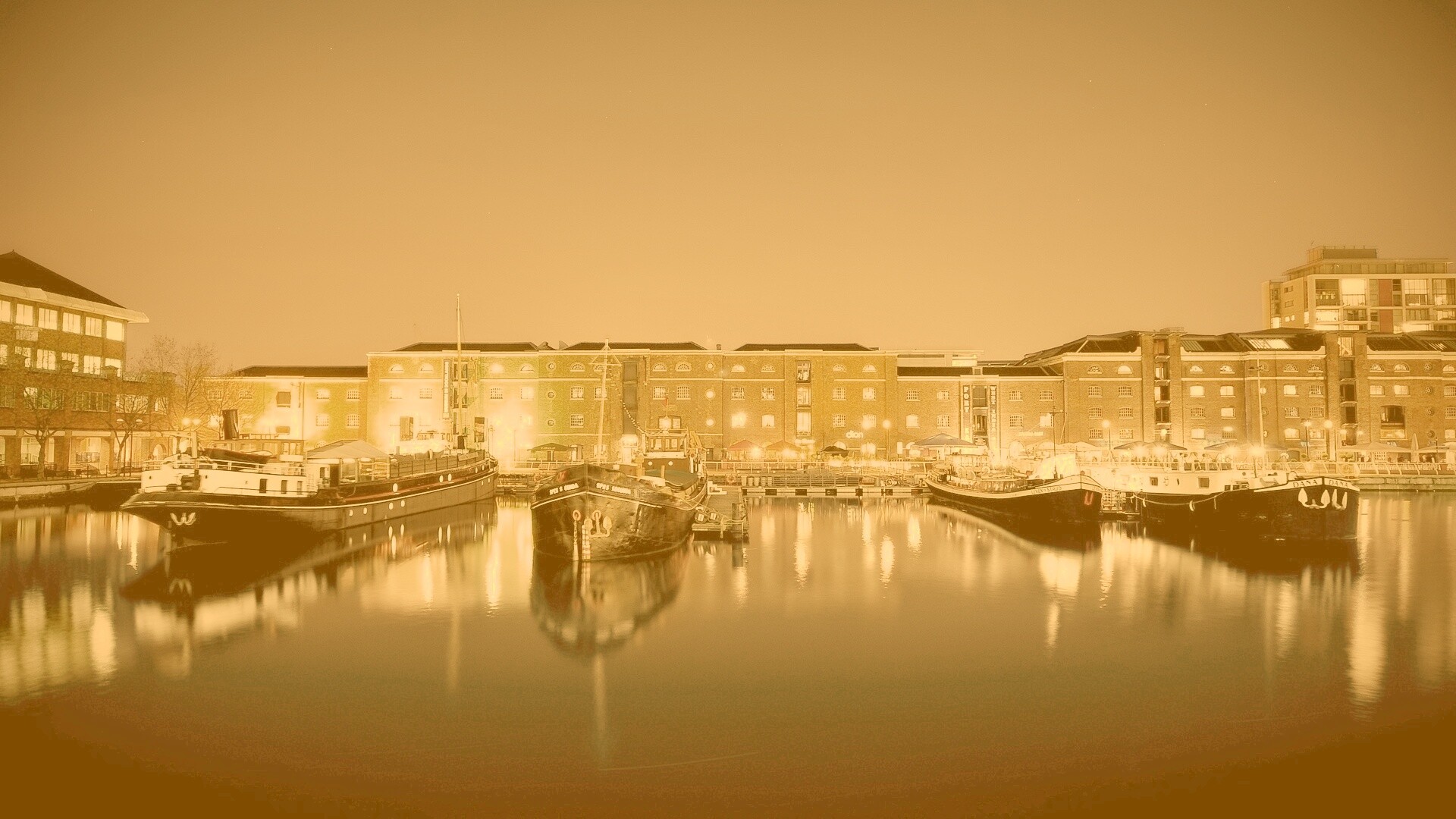 Корабли на спокойной воде обои