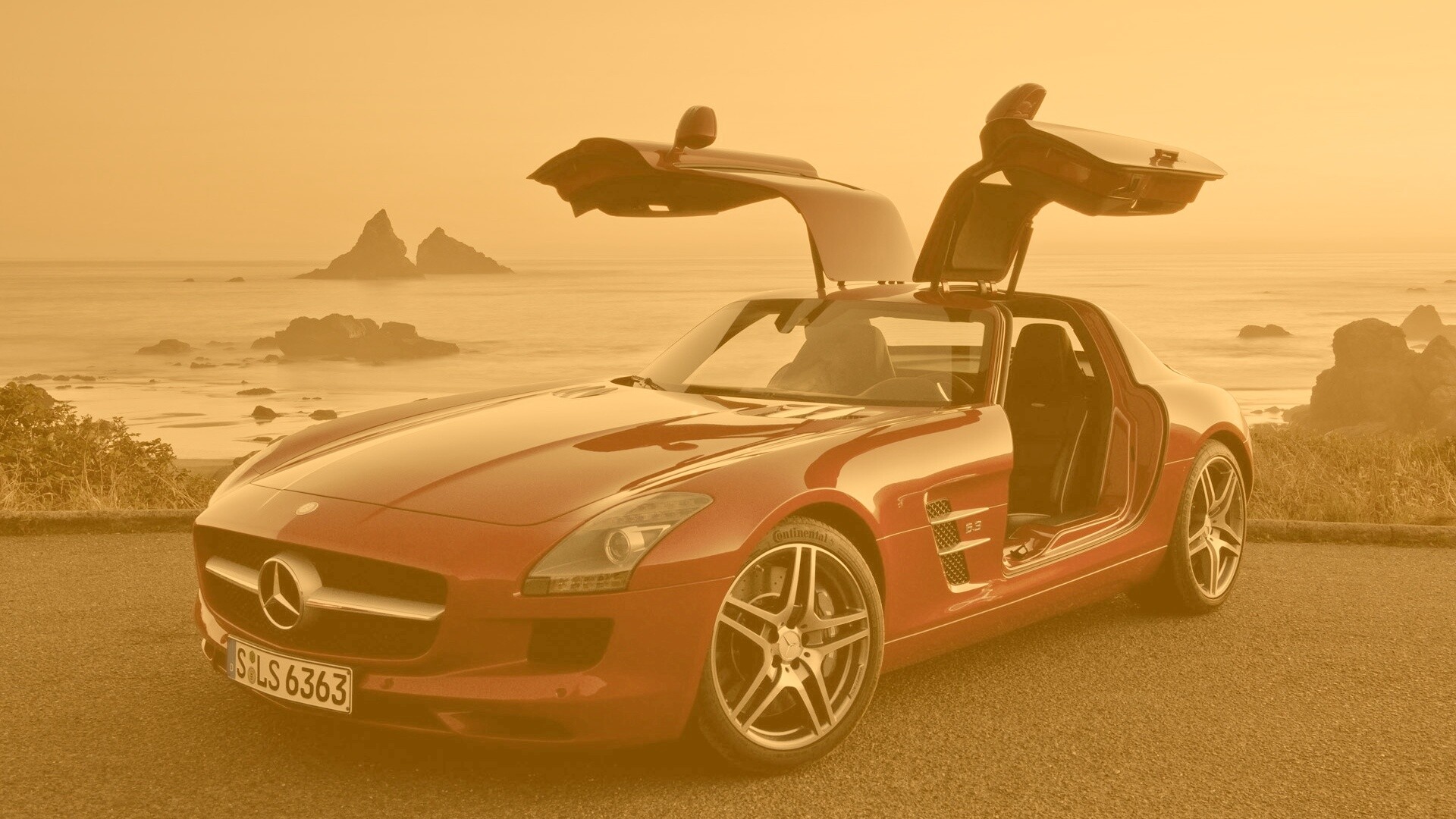 Мерседес на побережье обои