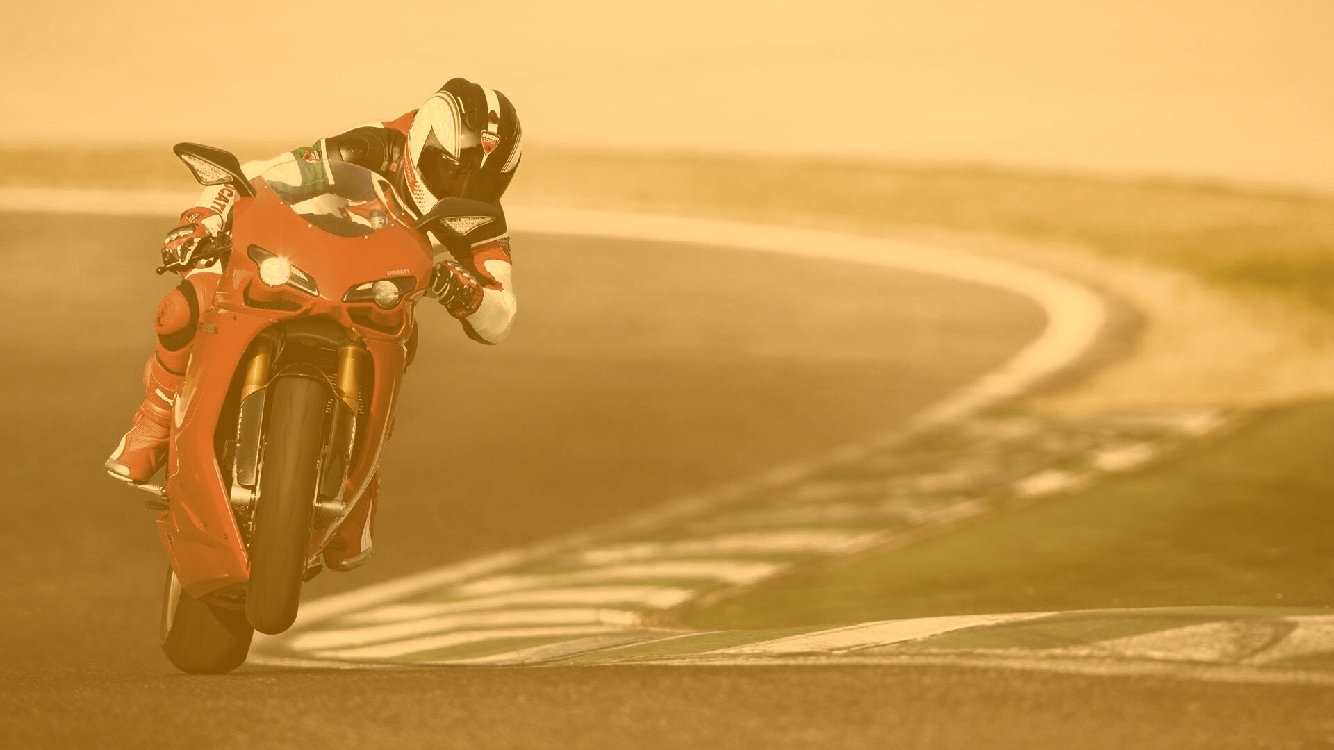 Мотоциклист на заднем колесе обои