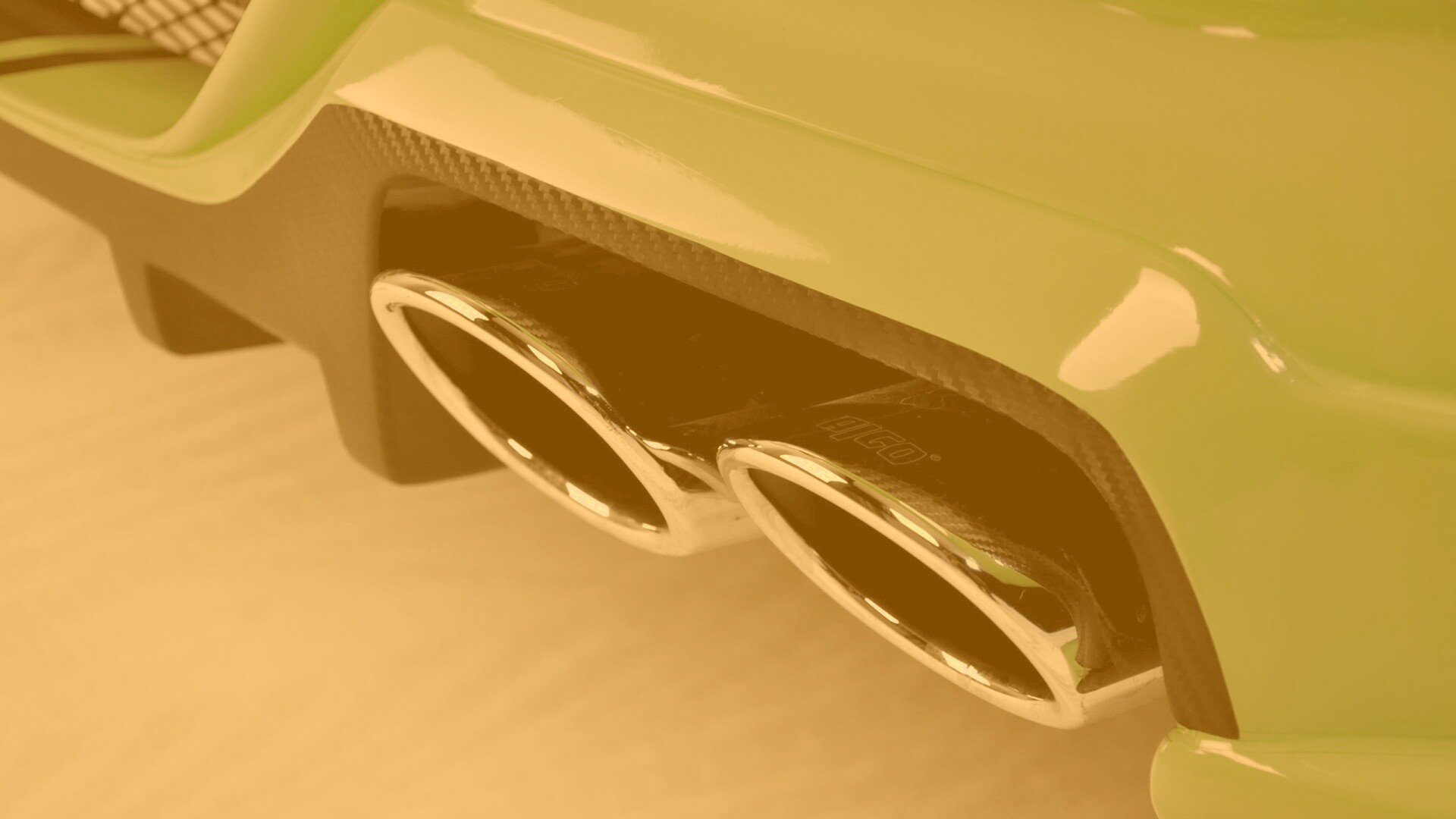 Выхлопная труда обои