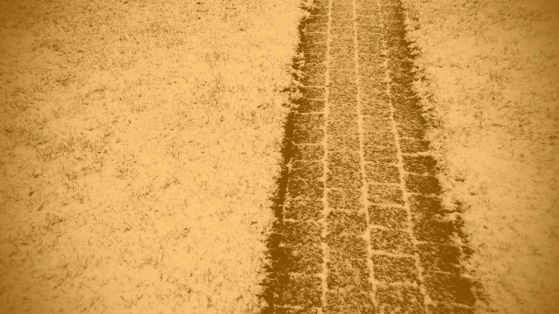 След покрышек в снегу обои