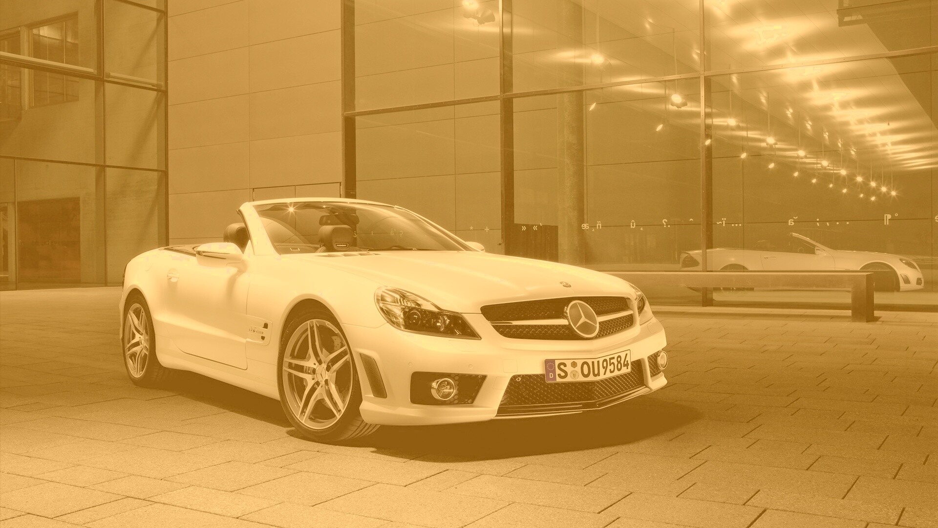 Белый мерседес с открытым верхом обои