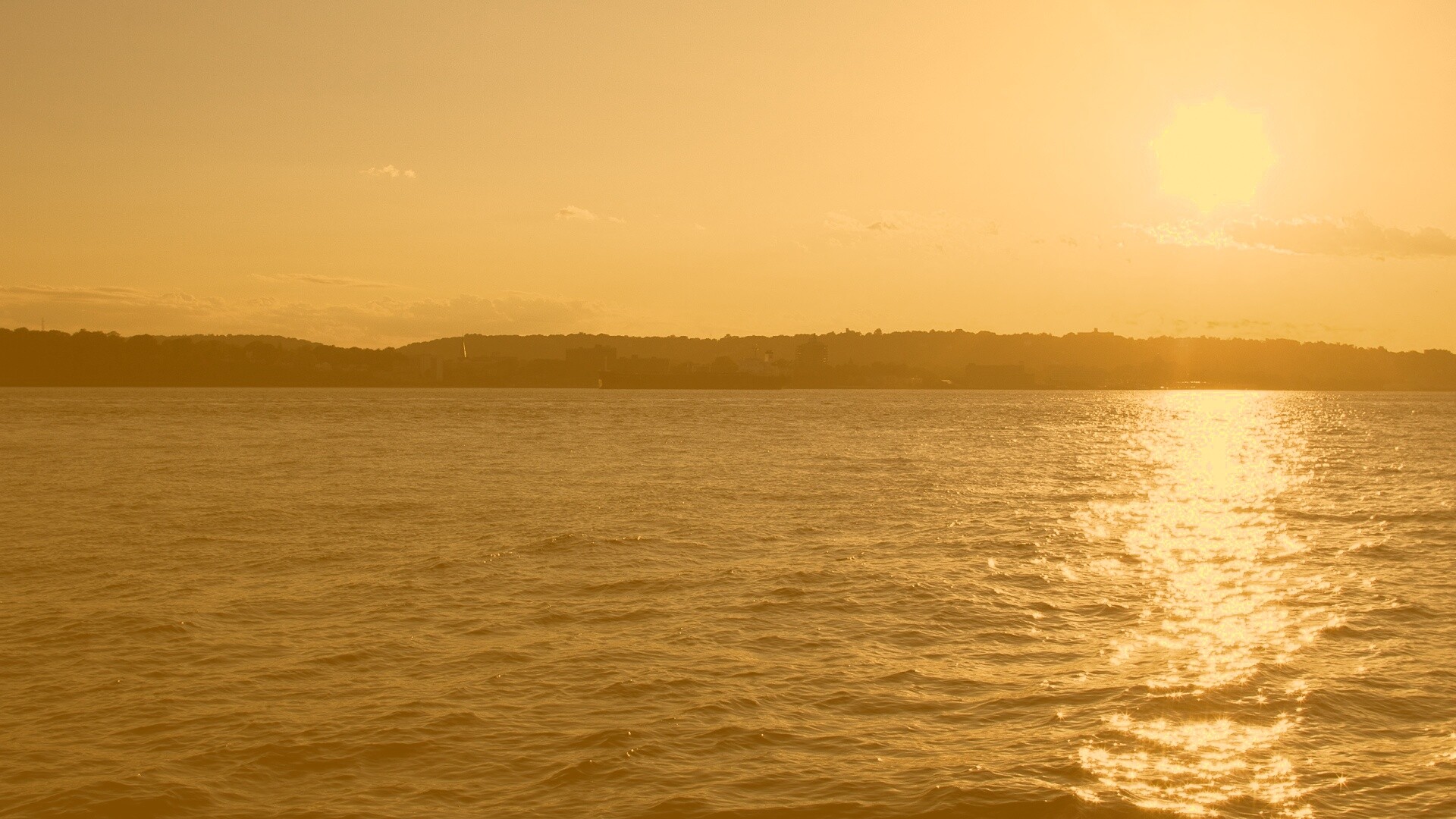 Красивое закатное озеро обои