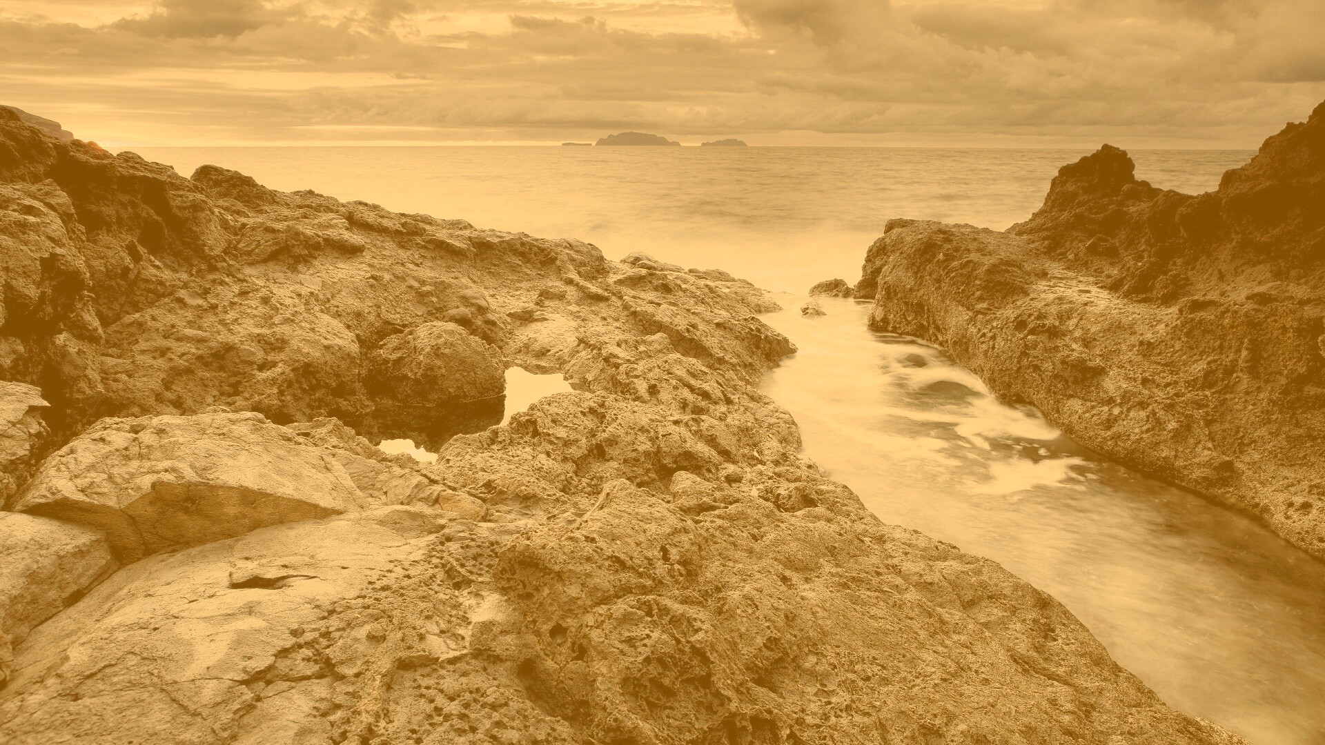 Река впадающая в море обои