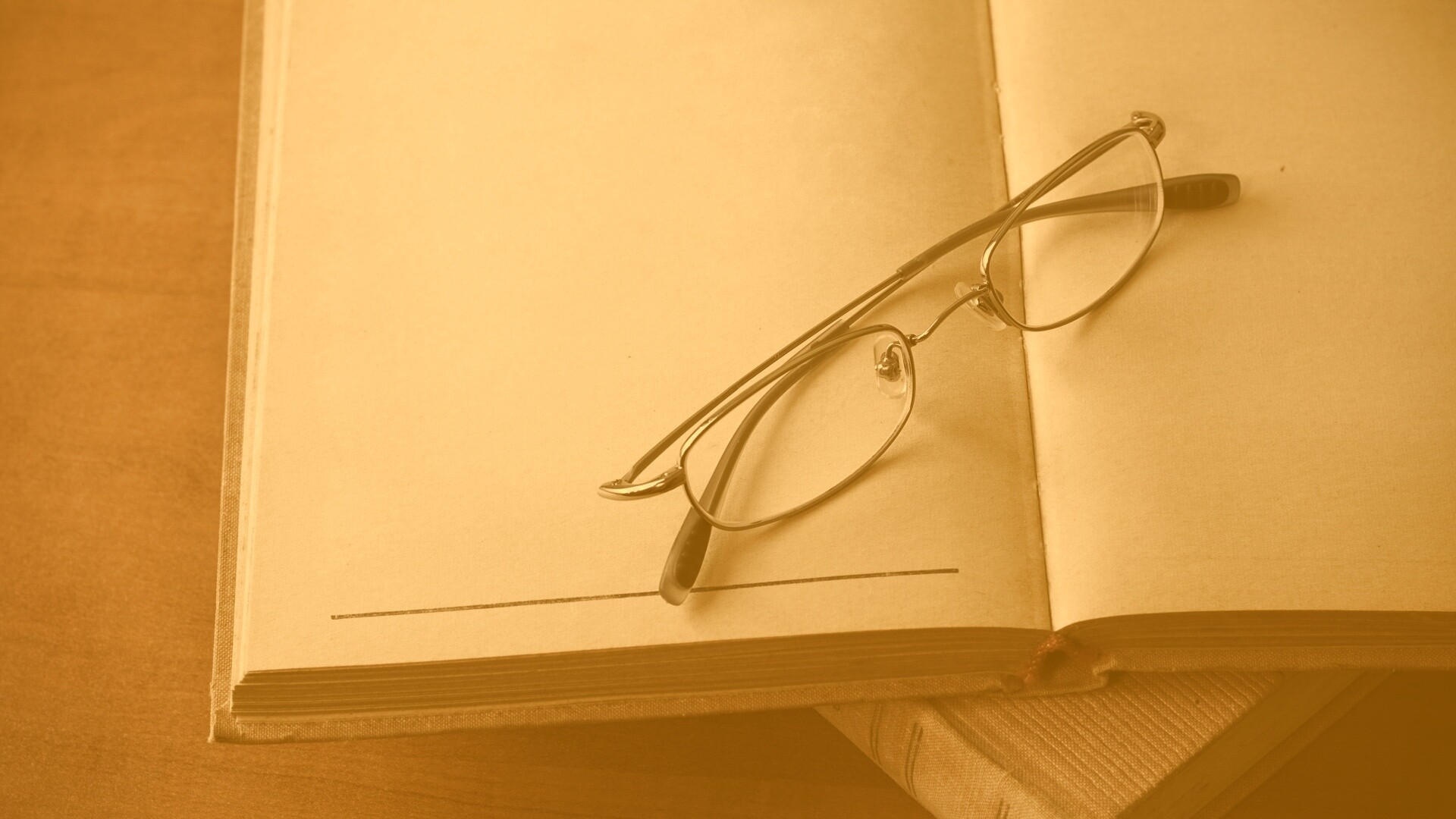 Очки и блокнот обои