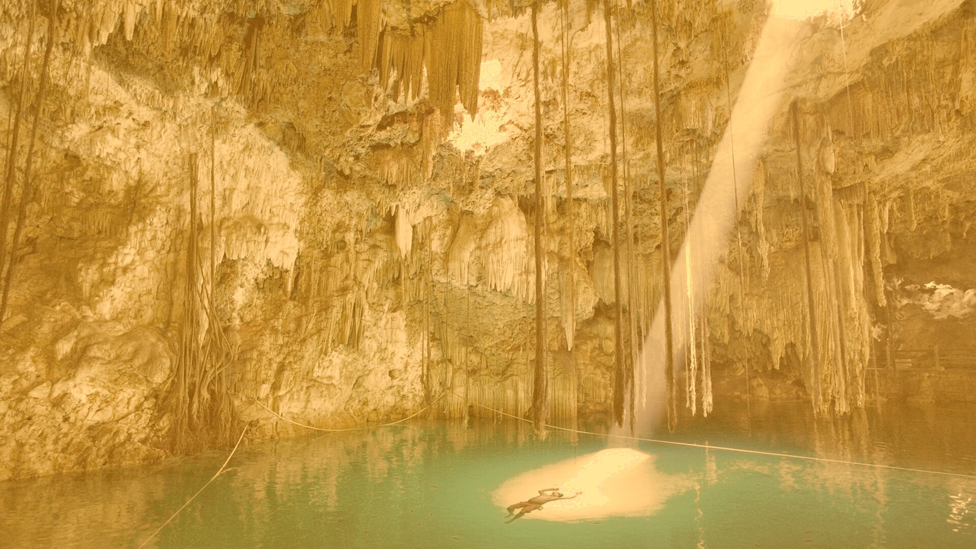 Пещера сталактитов обои