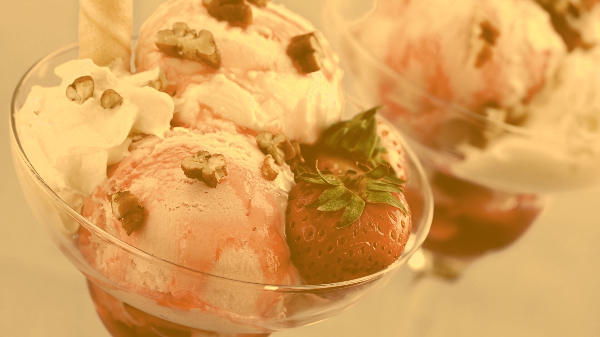 Клубничное мороженное обои