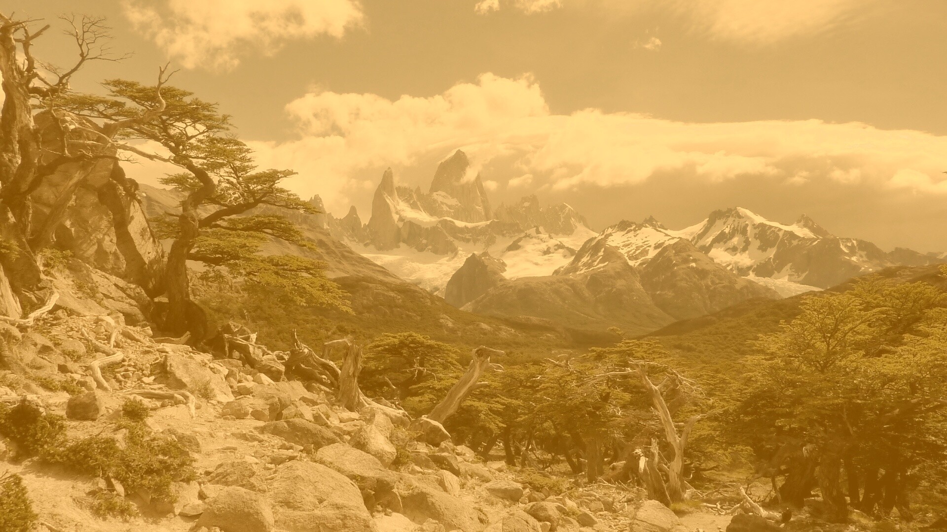 Далекие горные вершины обои