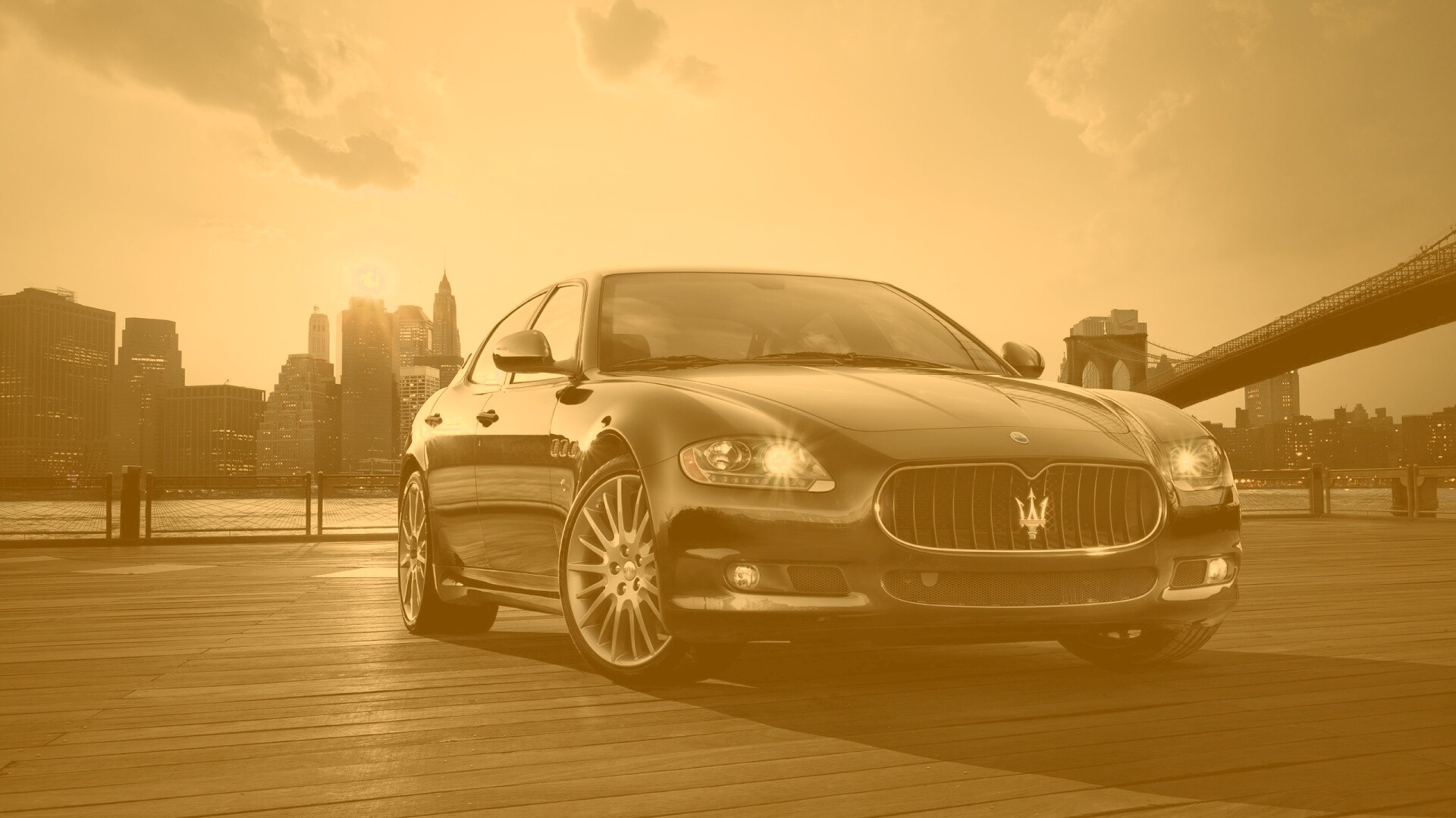 Черная мазерати на пирсе обои