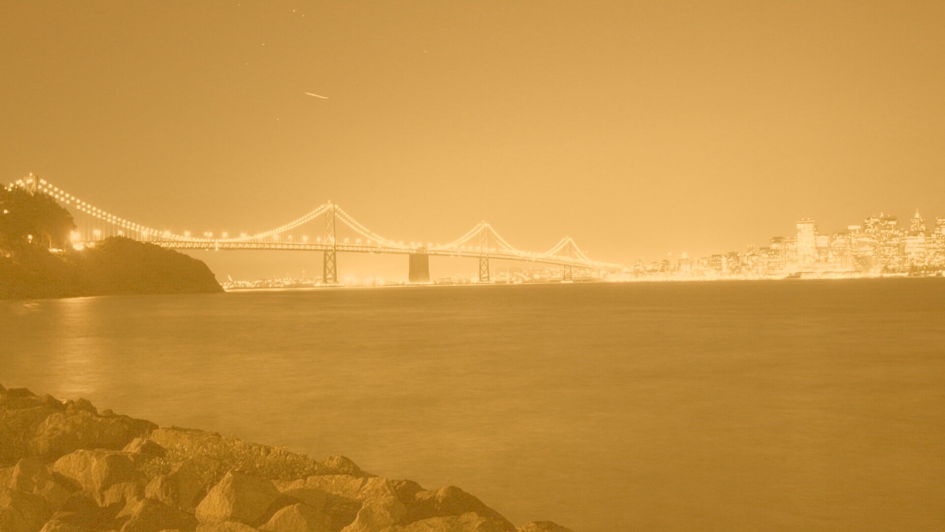 Вид на ночной мост обои