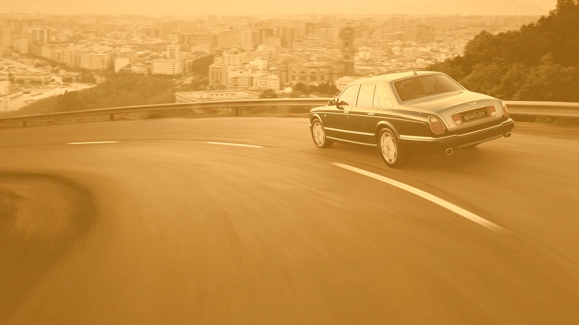 Черный Бентли на повороте обои