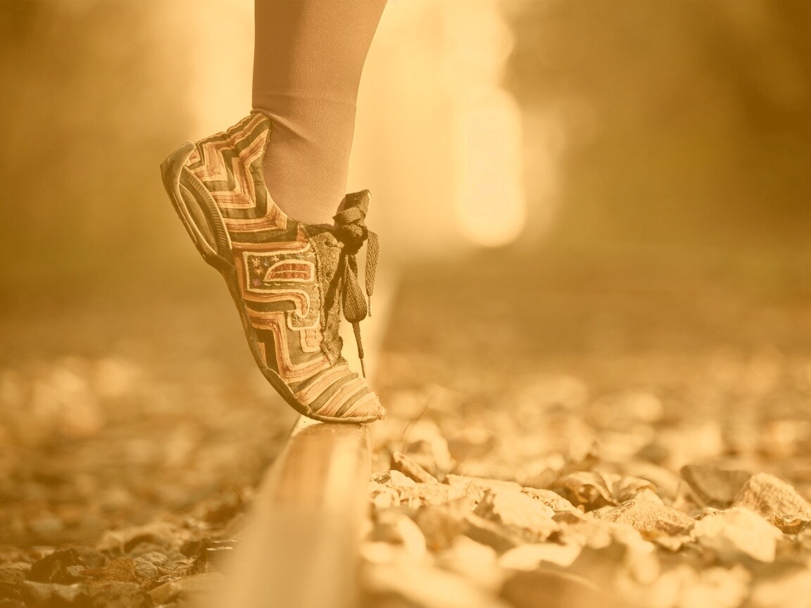 Разноцветные кроссовки обои