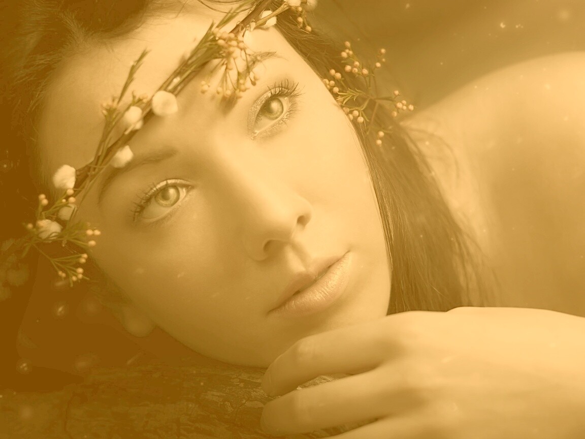 Девушка в венке обои
