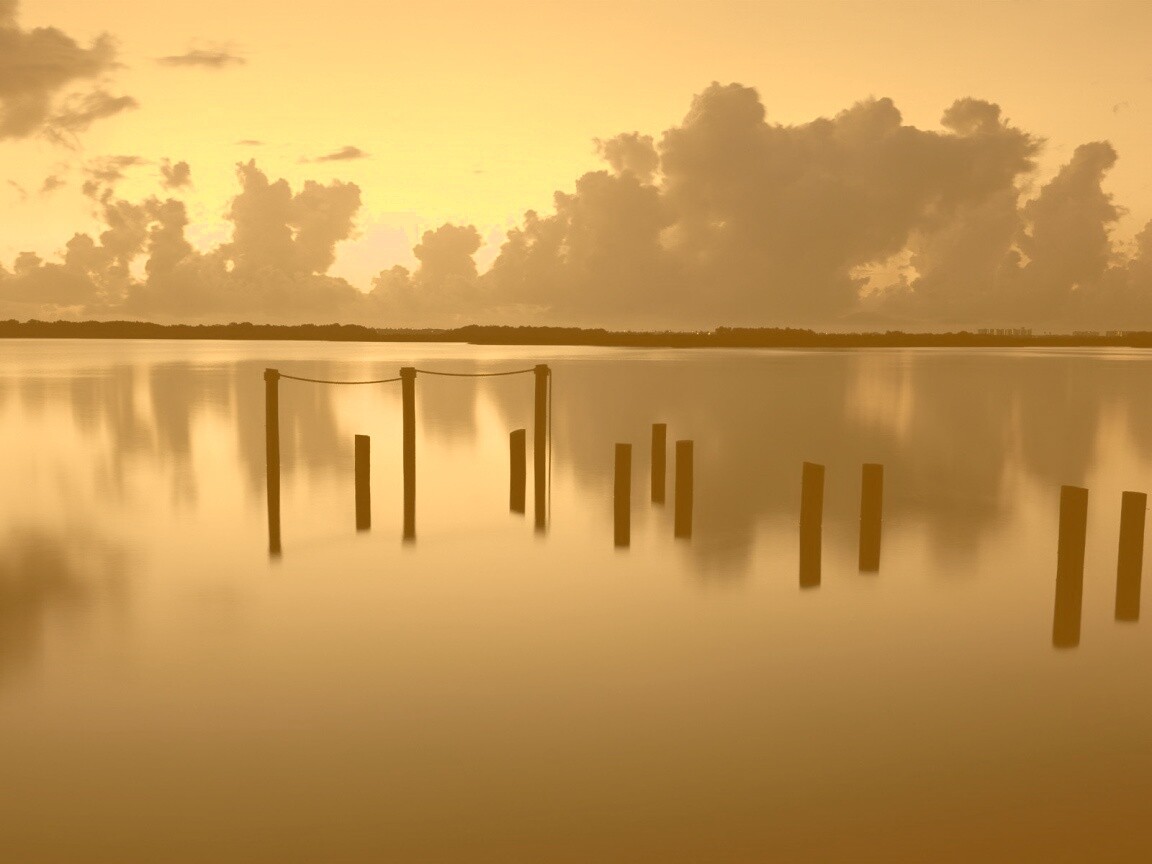 Столбики из воды обои