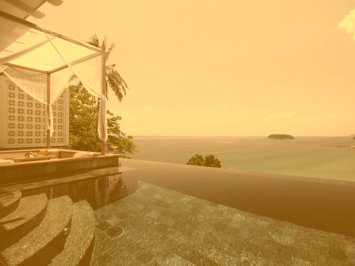 Бассейн на берегу моря обои