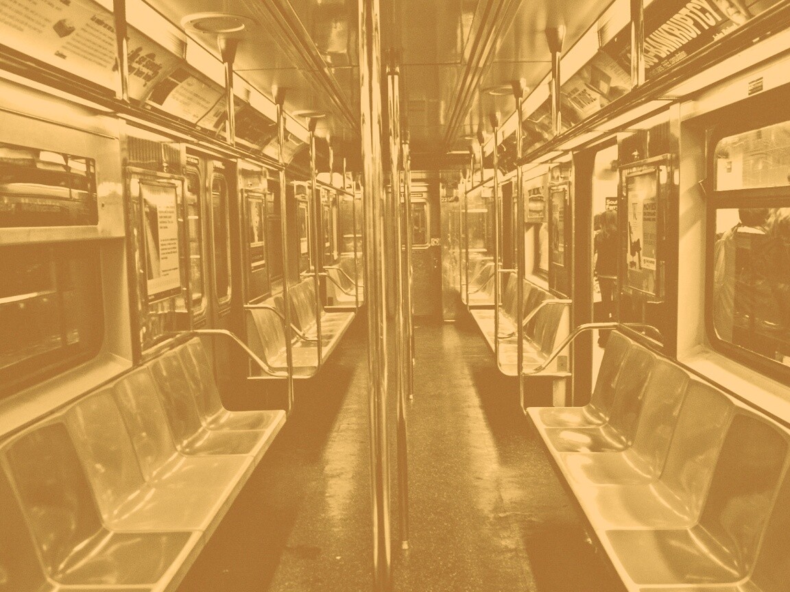 Пустой вагон метро обои