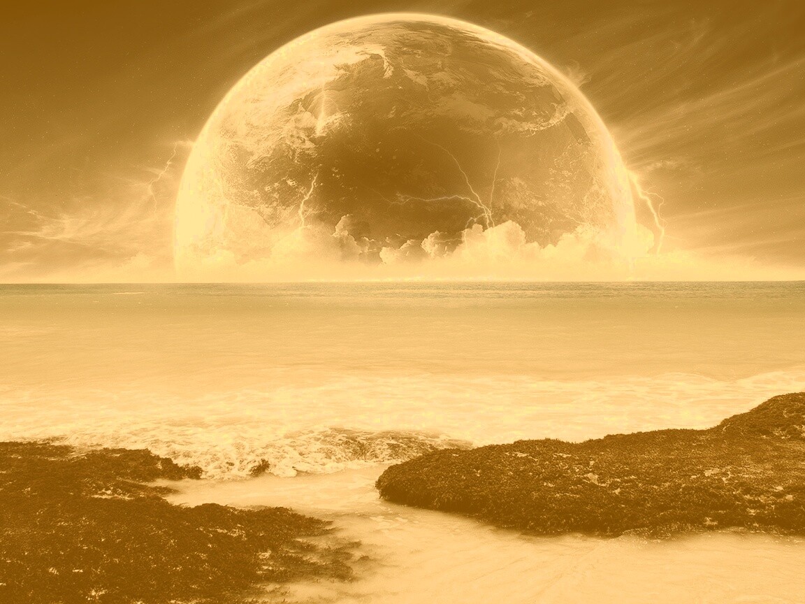 Огромная луна над океаном обои