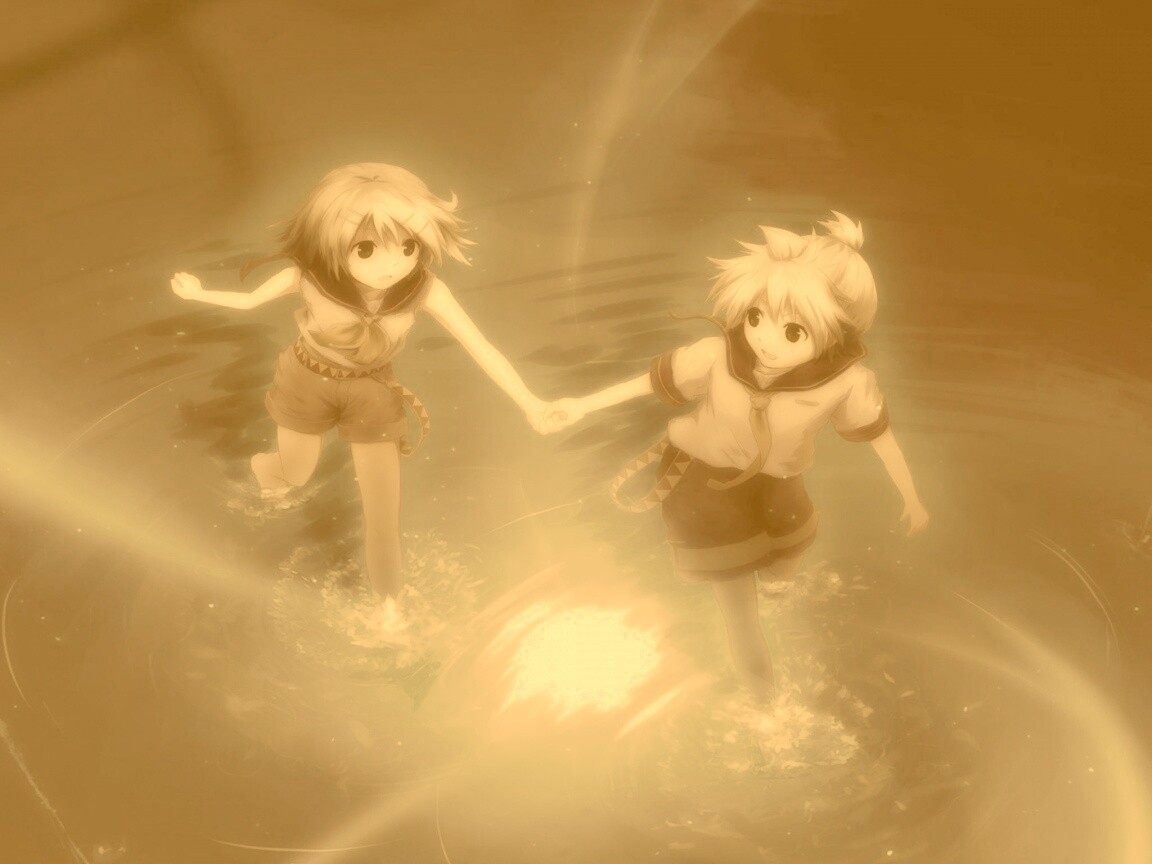 Девочки бегут по воде обои