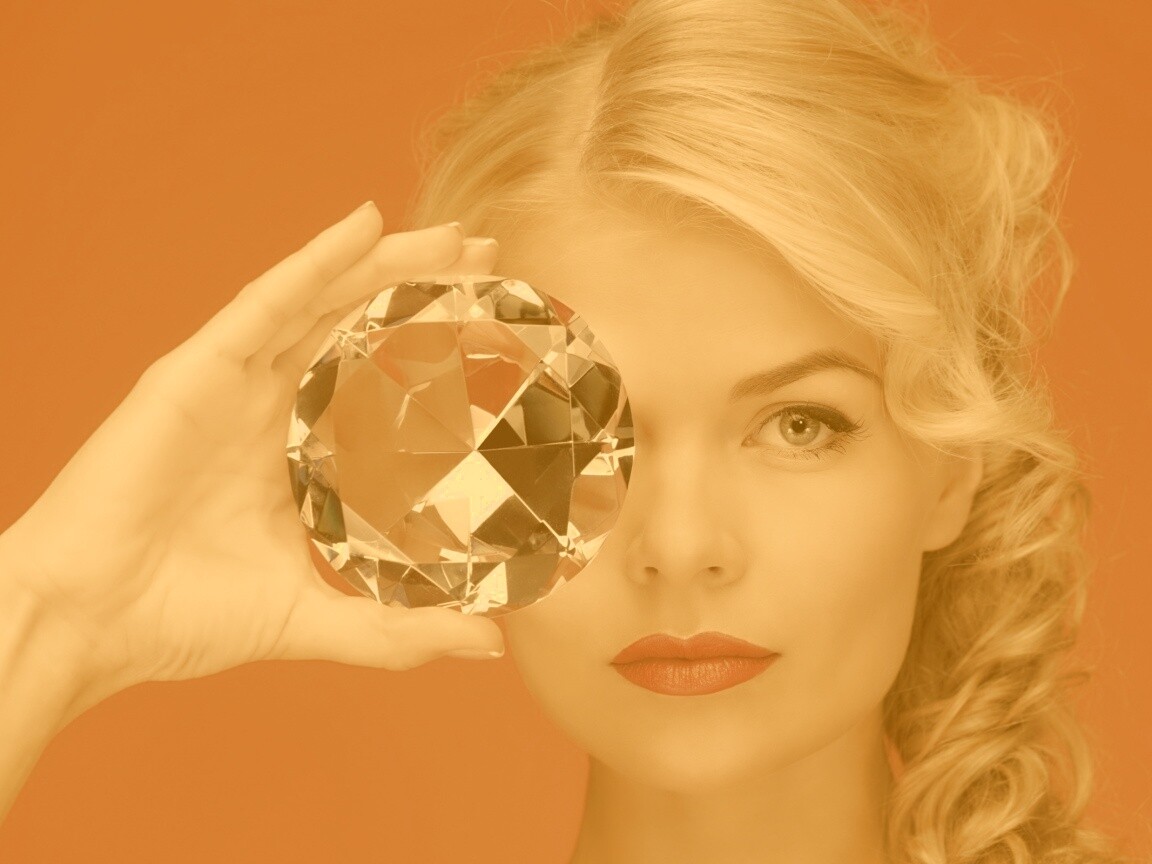 Девушка с бриллиантом обои