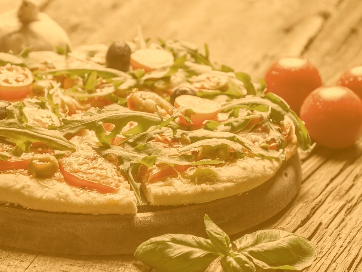 Свежая пицца с рукколой обои