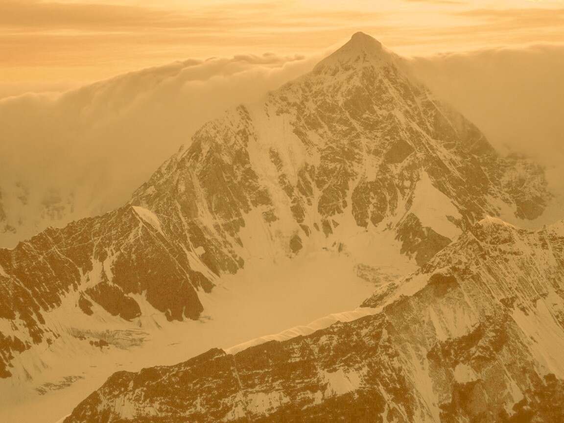 Гора на закате обои