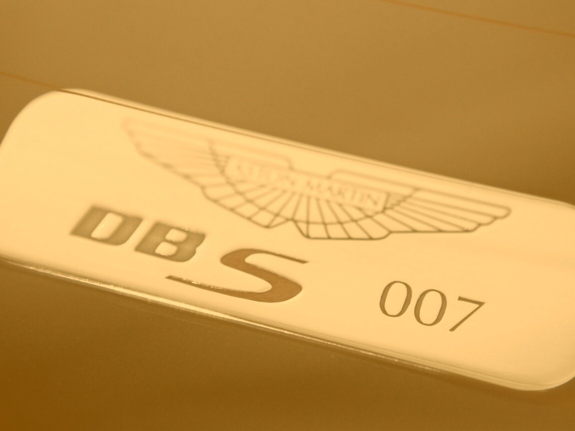 Астон Мартин Джеймса Бонда, табличка обои
