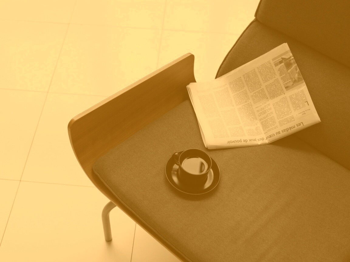 Кофе на стуле обои