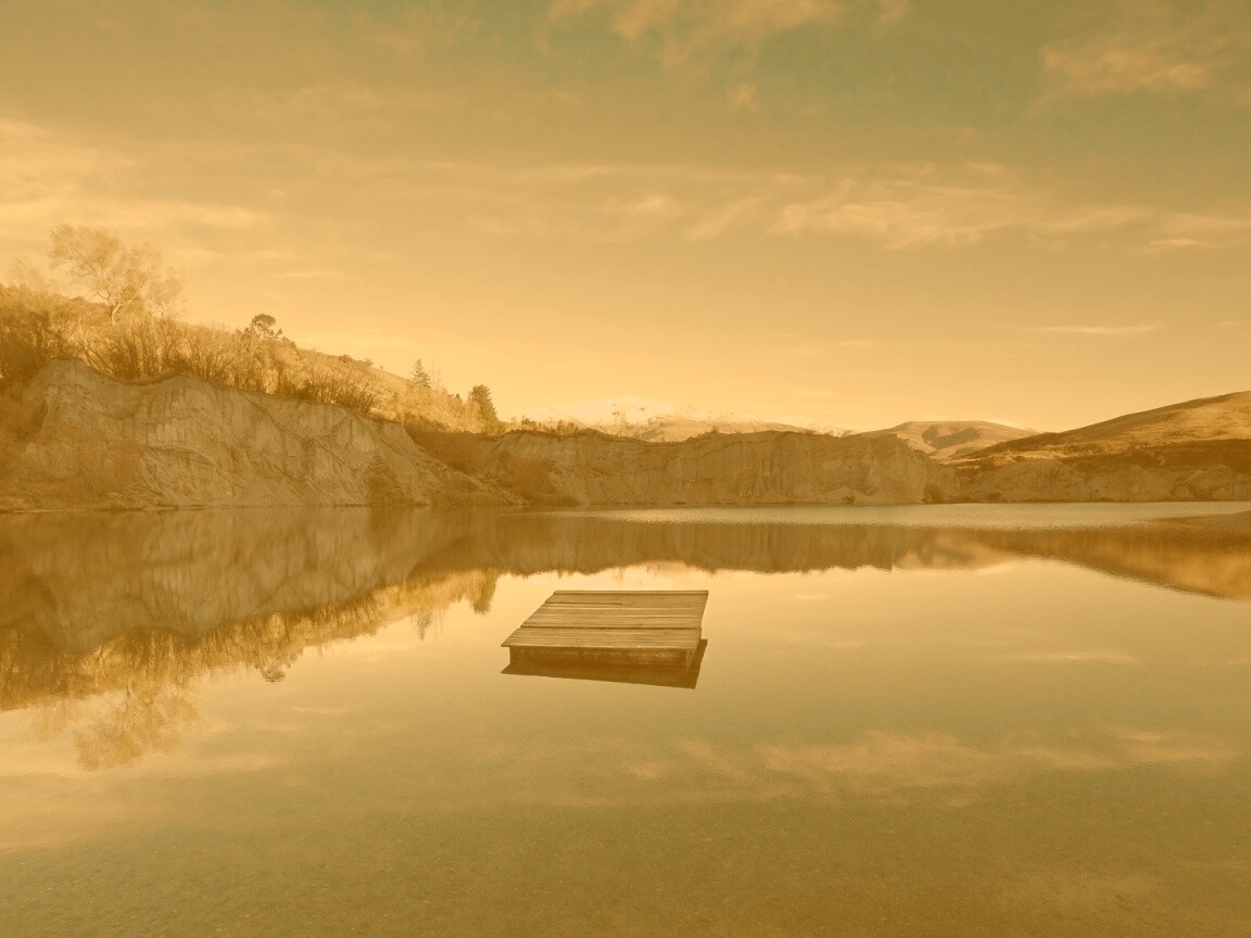 Уединенное озеро обои