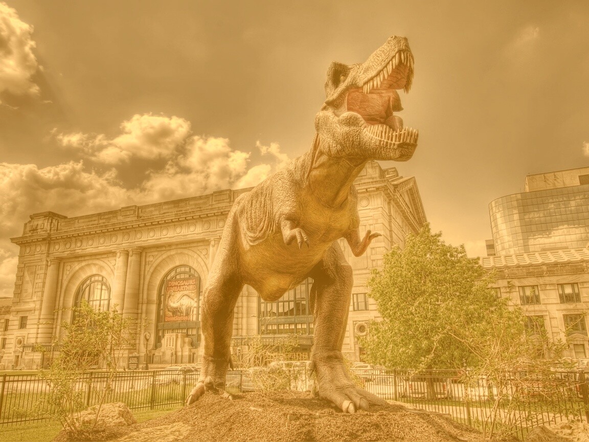 Скульптура динозавра рядом с музеем рептилий обои
