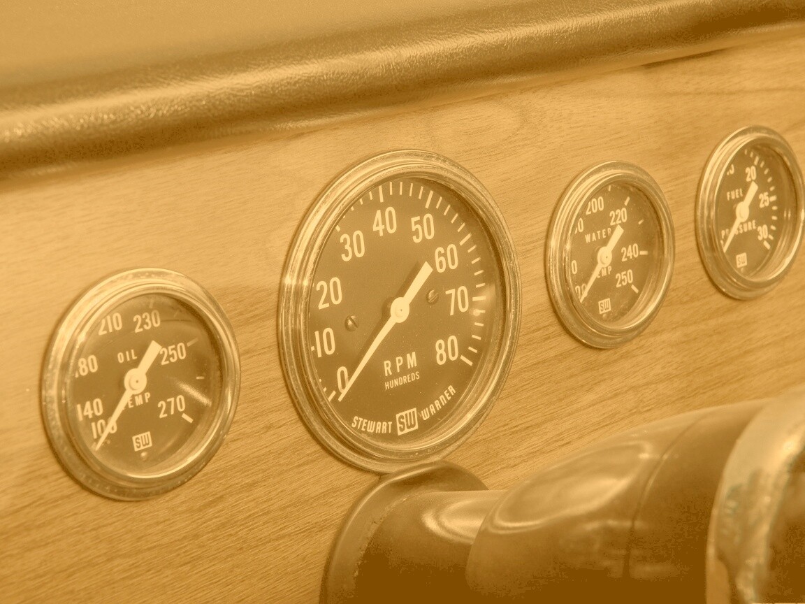 Приборная панель автомобиля Dodge обои