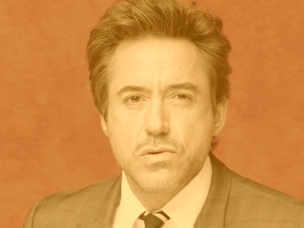 Роберт Дауни младший что-то подозревает обои