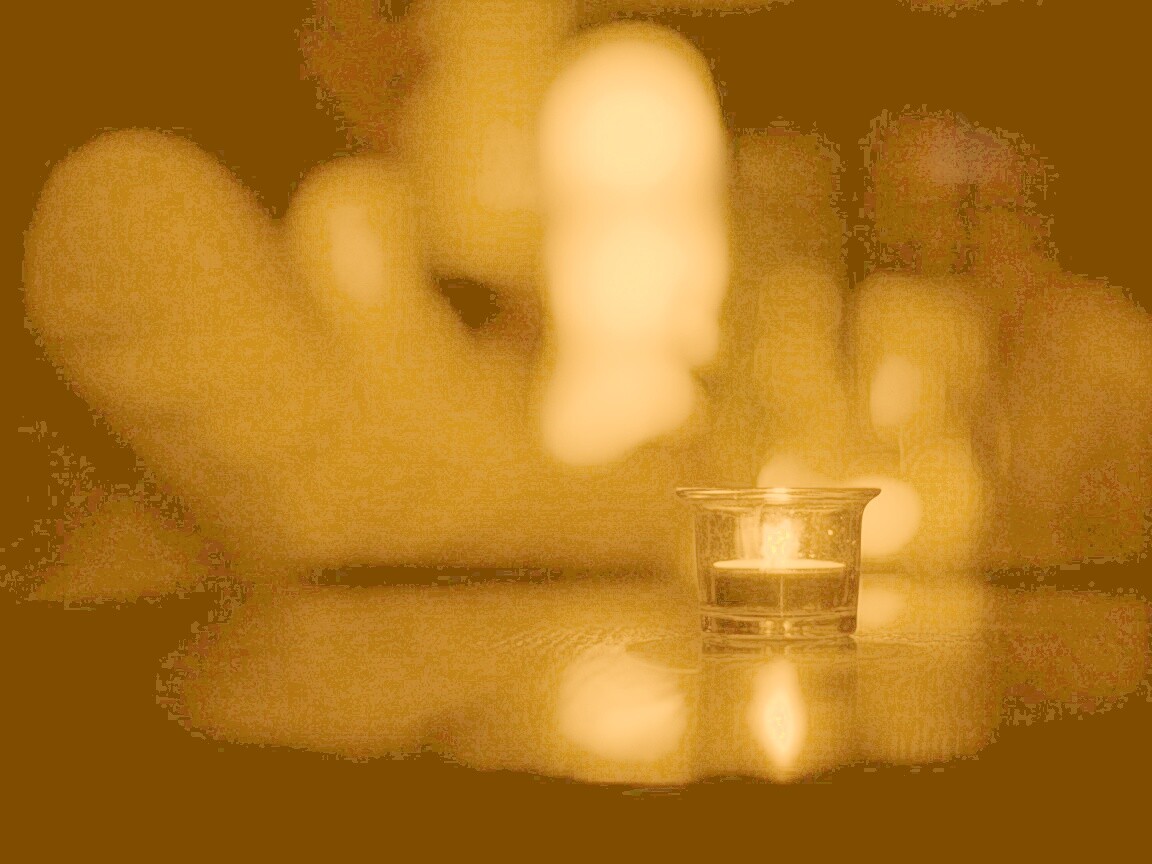 Свеча во тьме обои