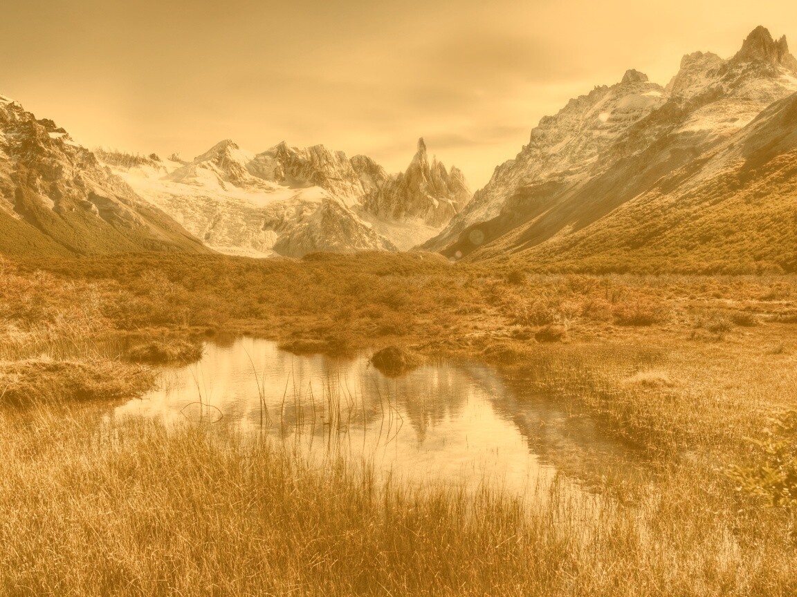 Болота на фоне гор обои